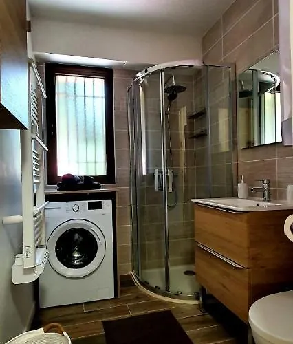Appartement Exceptionnel Proche Avec Piscine, Parking Et Terrasse Nice